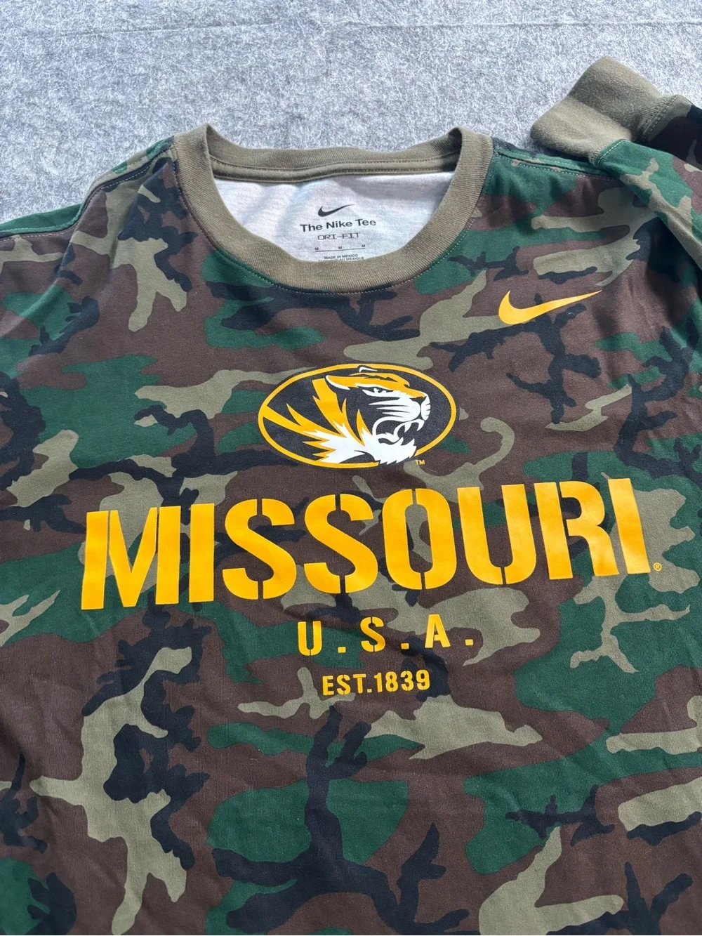 Nike Missouri Tigers Long Sleeve Shirt Mens Medium Camo OHT Military App